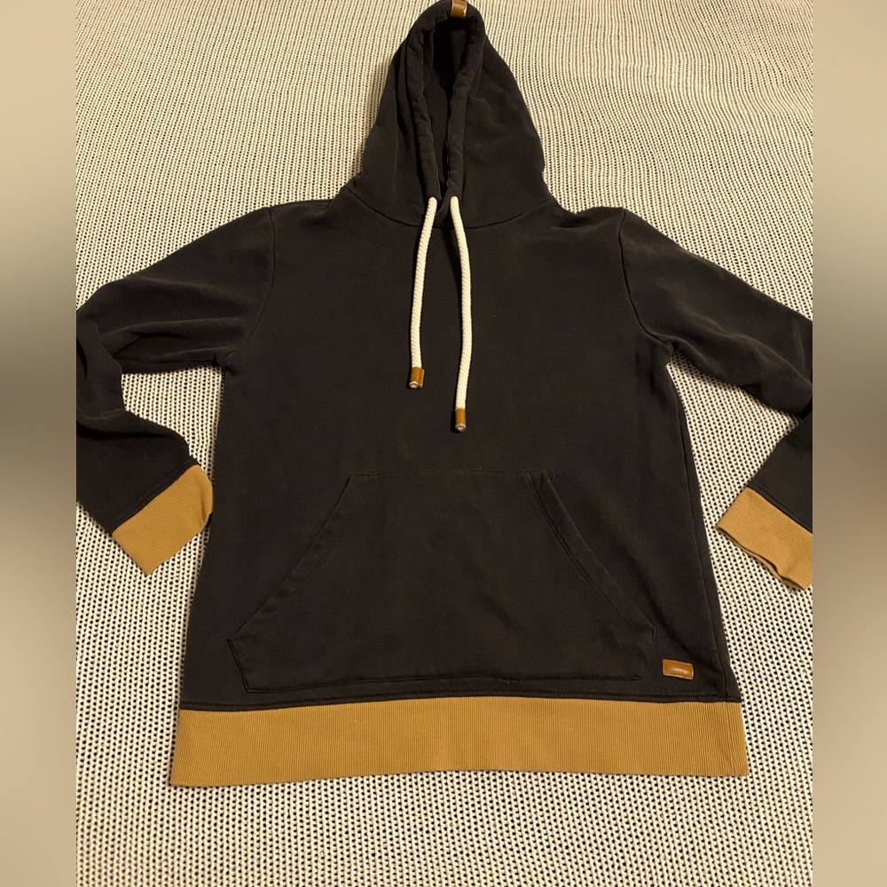 Men’s Buckle Sweatshirt